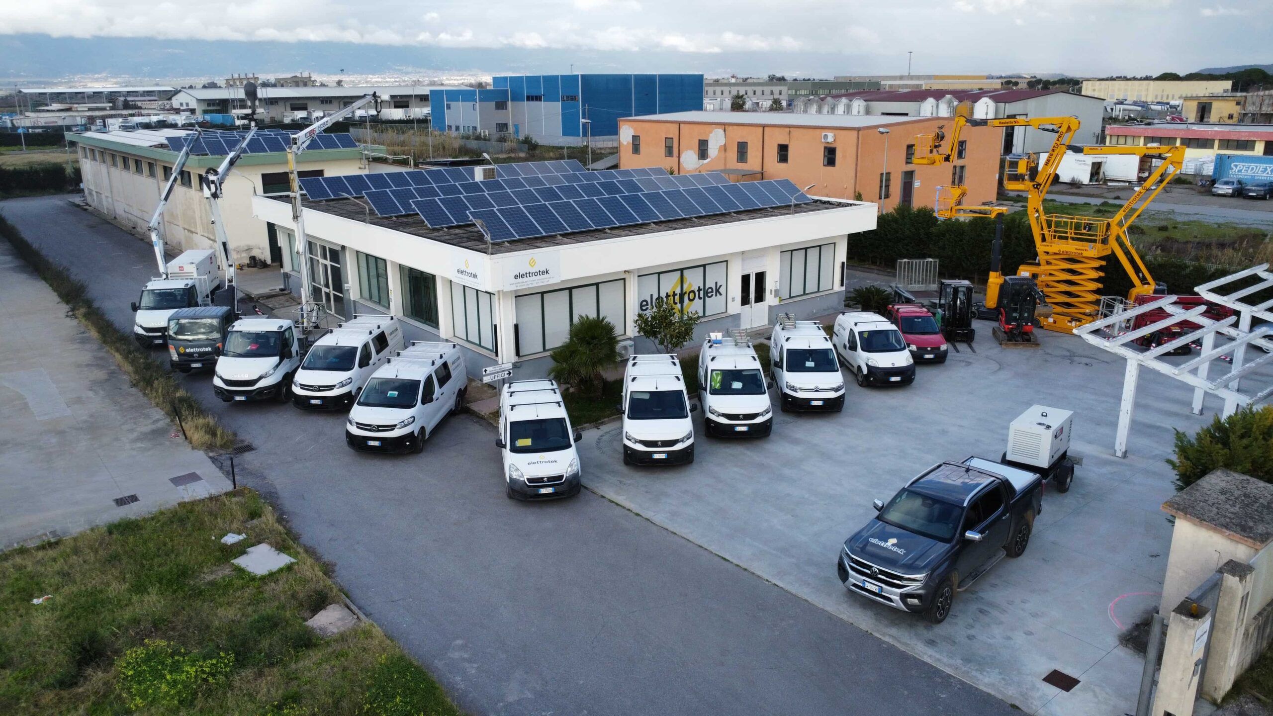 Parco mezzi - 40 - Elettrotek Parco mezzi - 39 - Elettrotek